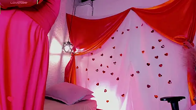 Snapshot of Alizon_1 chatting on February 14, 6:04 pm Alizon 1 online show from February 14, 6:04 pm