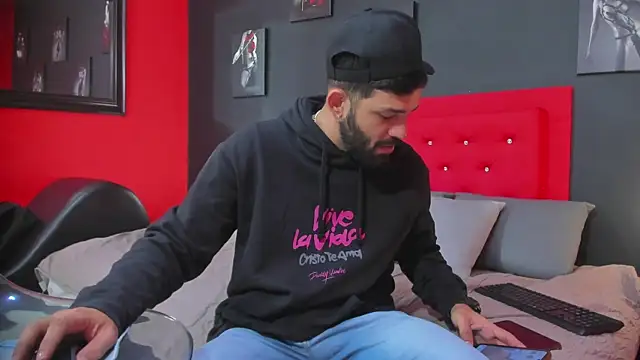 Snapshot of Thiagogomez chatting on October 11, 12:36 pm Thiagogomez online show from October 11, 12:36 pm