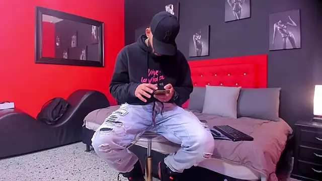 Snapshot of Thiagogomez chatting on October 25, 12:34 pm Thiagogomez online show from October 25, 12:34 pm