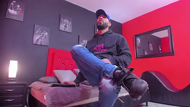 Snapshot of Thiagogomez chatting on November 27, 12:29 pm Thiagogomez online show from November 27, 12:29 pm