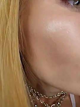 LessiaMia online show from November 22, 5:45 pm