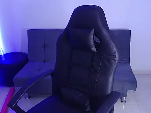 Snapshot of hot_king20 chatting on December 21, 10:06 pm hot king20 online show from December 21, 10:06 pm