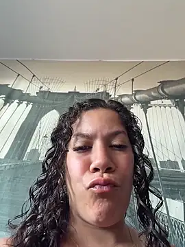 Snapshot of Bigbuttbrooklynn chatting on April 28, 12:20 am Bigbuttbrooklynn online show from April 28, 12:20 am