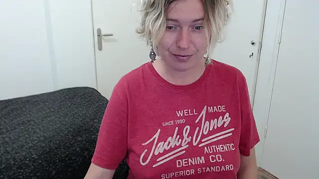 Snapshot of cumfun chatting on October 30, 8:27 am cumfun online show from October 30, 8:27 am