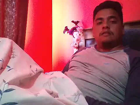 Snapshot of negritoo_xx chatting on November 19, 12:05 pm negritoo xx online show from November 19, 12:05 pm