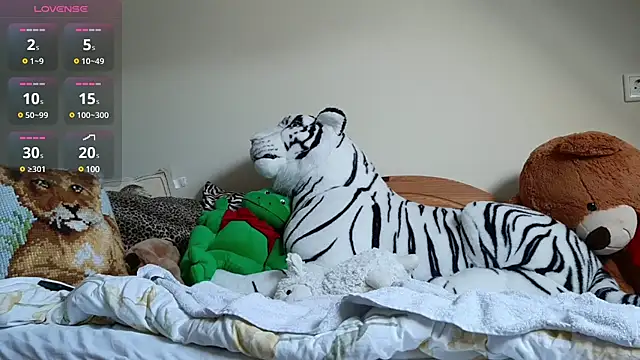 Snapshot of Love_Bert chatting on March 4, 9:51 am Love Bert online show from March 4, 9:51 am