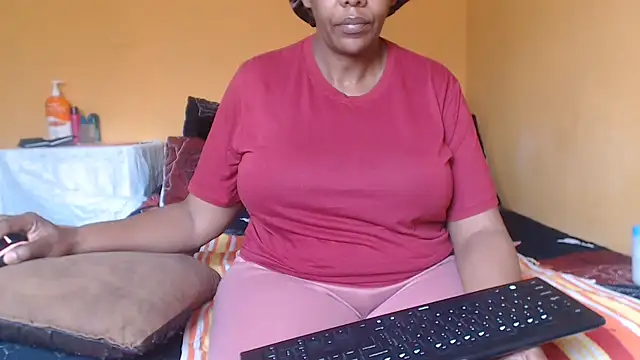 Snapshot of bustykelly chatting on July 11, 9:34 am bustykelly online show from July 11, 9:34 am