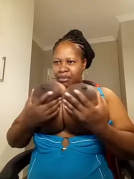 bustylisa1983 online show from December 7, 1:03 am