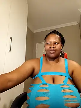 bustylisa1983 online show from December 8, 8:15 pm