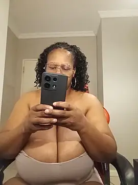 bustylisa1983 online show from June 17, 6:05 am
