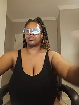 bustylisa1983 online show from July 24, 5:49 am