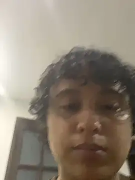 Snapshot of lou_cute chatting on April 2, 3:04 am lou cute online show from April 2, 3:04 am