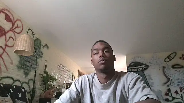 Shhhtrey0375 online show from June 13, 7:45 pm