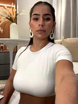 Mau White online show from December 4, 9:23 pm