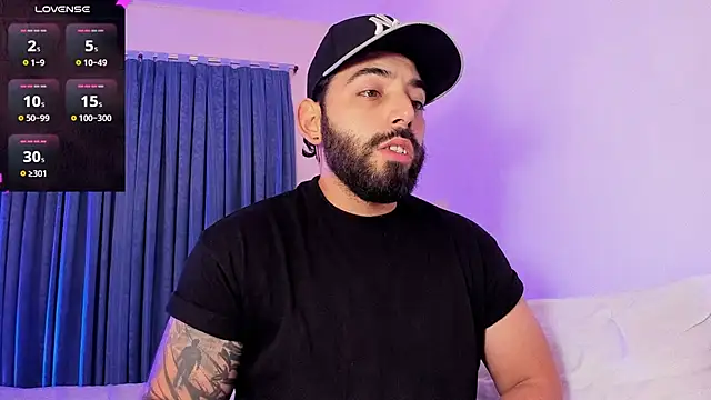 Snapshot of leo_thewolf_ chatting on October 18, 8:20 pm leo thewolf online show from October 18, 8:20 pm