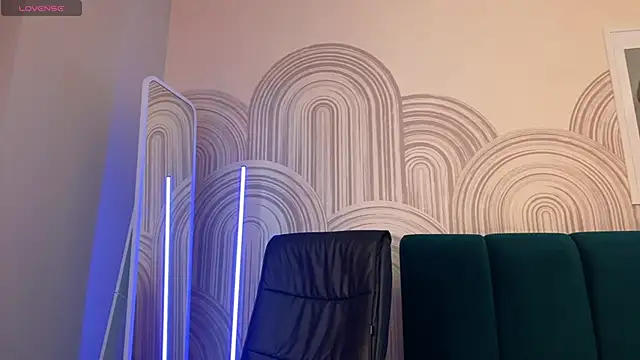 viviann evans online show from April 16, 1:06 am