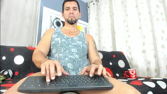 Snapshot of JULESLAKES chatting on June 3, 2:33 pm JULESLAKES online show from June 3, 2:33 pm