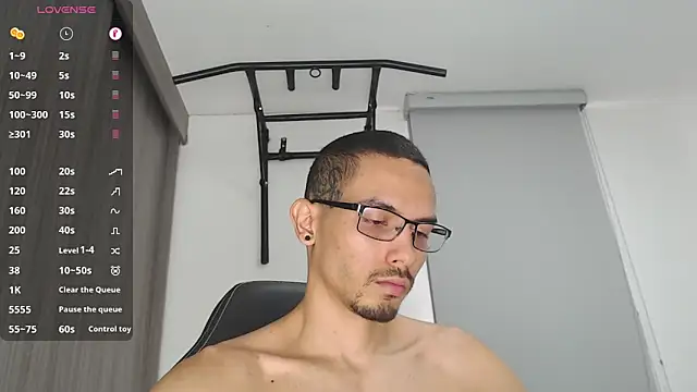 russthiago online show from March 5, 4:02 pm