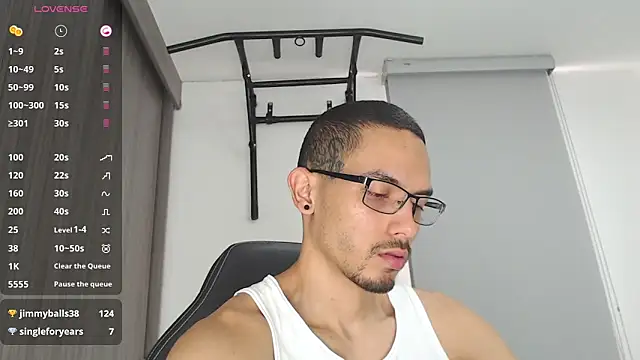 russthiago online show from March 7, 3:39 pm