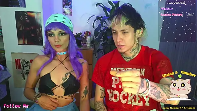 Snapshot of badeyes_crazygoat chatting on November 3, 9:48 pm badeyes crazygoat online show from November 3, 9:48 pm