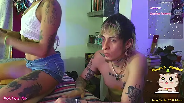 Snapshot of badeyes_crazygoat chatting on November 4, 11:26 pm badeyes crazygoat online show from November 4, 11:26 pm