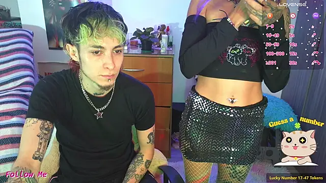 Snapshot of badeyes_crazygoat chatting on November 14, 8:29 pm badeyes crazygoat online show from November 14, 8:29 pm