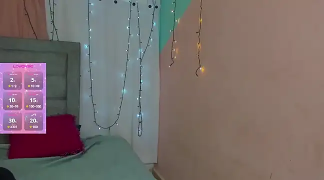 Snapshot of megan_kis9 chatting on December 21, 12:53 am megan kis9 online show from December 21, 12:53 am