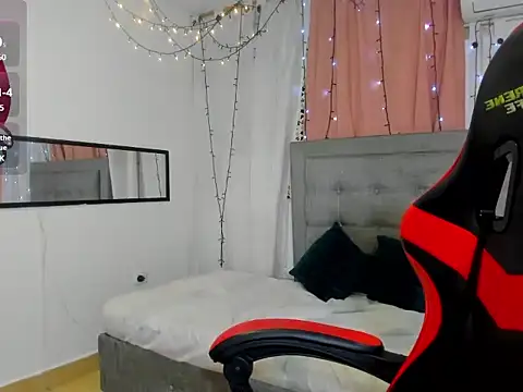 Snapshot of megan_kis9 chatting on February 21, 3:21 pm megan kis9 online show from February 21, 3:21 pm