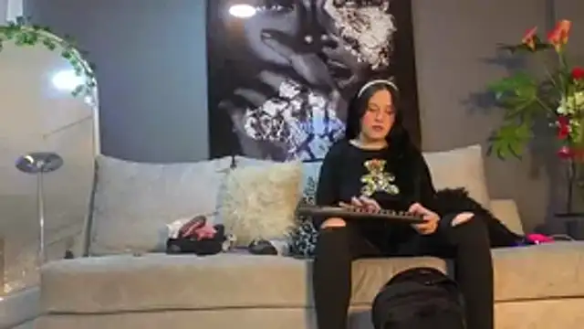 nadescomthxx online show from December 14, 7:07 pm