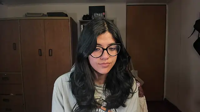 Snapshot of valerie__skyy chatting on January 7, 3:35 am valerie skyy online show from January 7, 3:35 am