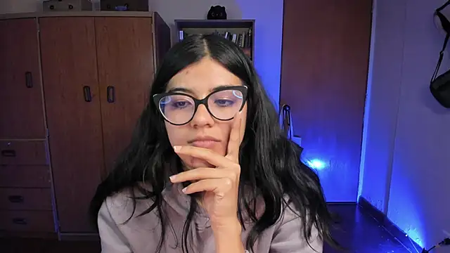 Snapshot of valerie__skyy chatting on January 24, 4:48 am valerie skyy online show from January 24, 4:48 am