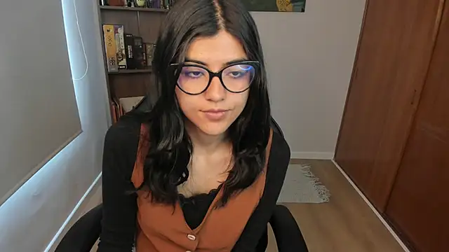 Snapshot of valerie__skyy chatting on December 16, 2:11 pm valerie skyy online show from December 16, 2:11 pm