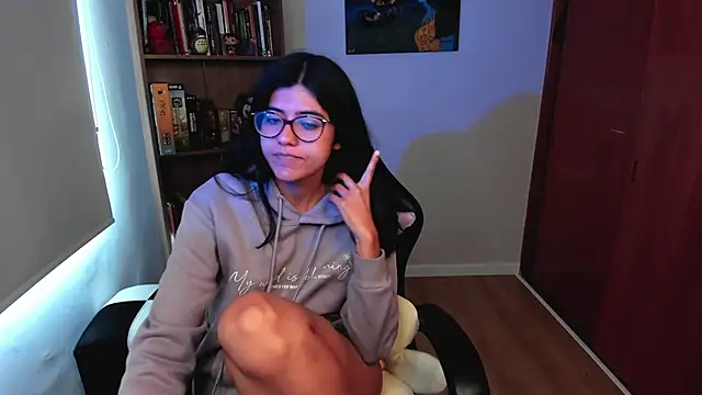 valerie  skyy online show from June 27, 1:06 pm