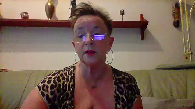 Snapshot of Reife_Katy chatting on January 2, 9:33 am Reife Katy online show from January 2, 9:33 am