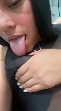 pamela anderson  online show from December 13, 8:20 am