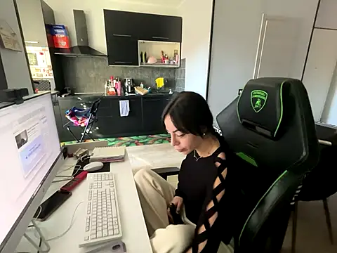 Snapshot of Chloe_Ricci chatting on November 5, 7:52 am Chloe Ricci online show from November 5, 7:52 am