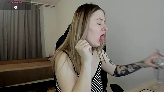 Olivia Munk online show from March 4, 3:55 am