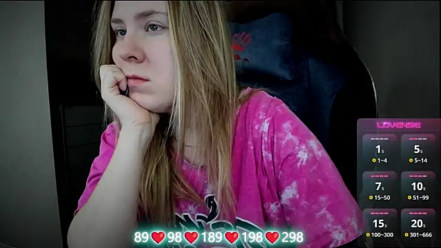 Olivia Munk online show from December 14, 3:45 am