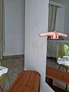 Snapshot of Kamdollie chatting on October 3, 5:48 am Kamdollie online show from October 3, 5:48 am