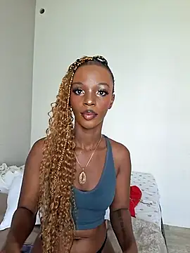 Snapshot of Kamdollie chatting on November 28, 7:22 am Kamdollie online show from November 28, 7:22 am