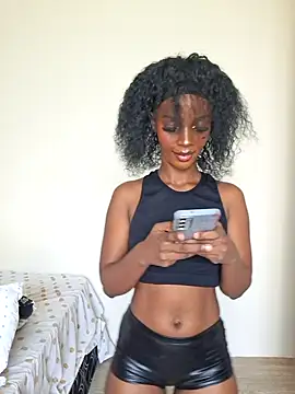 Snapshot of Kamdollie chatting on November 30, 8:51 am Kamdollie online show from November 30, 8:51 am