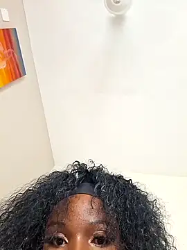 Snapshot of Kamdollie chatting on December 4, 7:17 am Kamdollie online show from December 4, 7:17 am