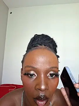 Snapshot of Kamdollie chatting on December 15, 6:17 am Kamdollie online show from December 15, 6:17 am