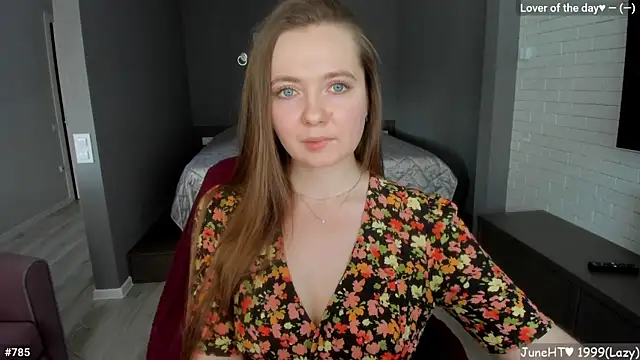 Snapshot of LizaGost chatting on June 11, 10:13 am LizaGost online show from June 11, 10:13 am