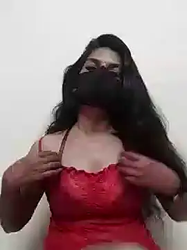 Snapshot of Shuttii_25 chatting on December 5, 6:00 pm Shuttii 25 online show from December 5, 6:00 pm