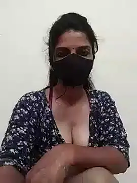 Snapshot of Shuttii_25 chatting on December 6, 5:55 pm Shuttii 25 online show from December 6, 5:55 pm