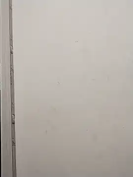 Snapshot of Shuttii_25 chatting on February 14, 6:34 am Shuttii 25 online show from February 14, 6:34 am