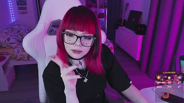 Yumi Youkai online show from February 14, 9:55 pm