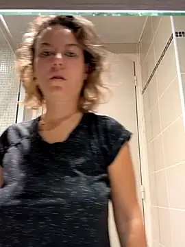 Snapshot of BabyNila chatting on October 9, 5:27 am BabyNila online show from October 9, 5:27 am