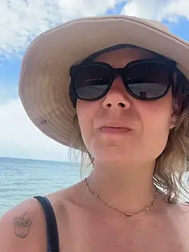 Snapshot of BabyNila chatting on February 12, 4:51 am BabyNila online show from February 12, 4:51 am